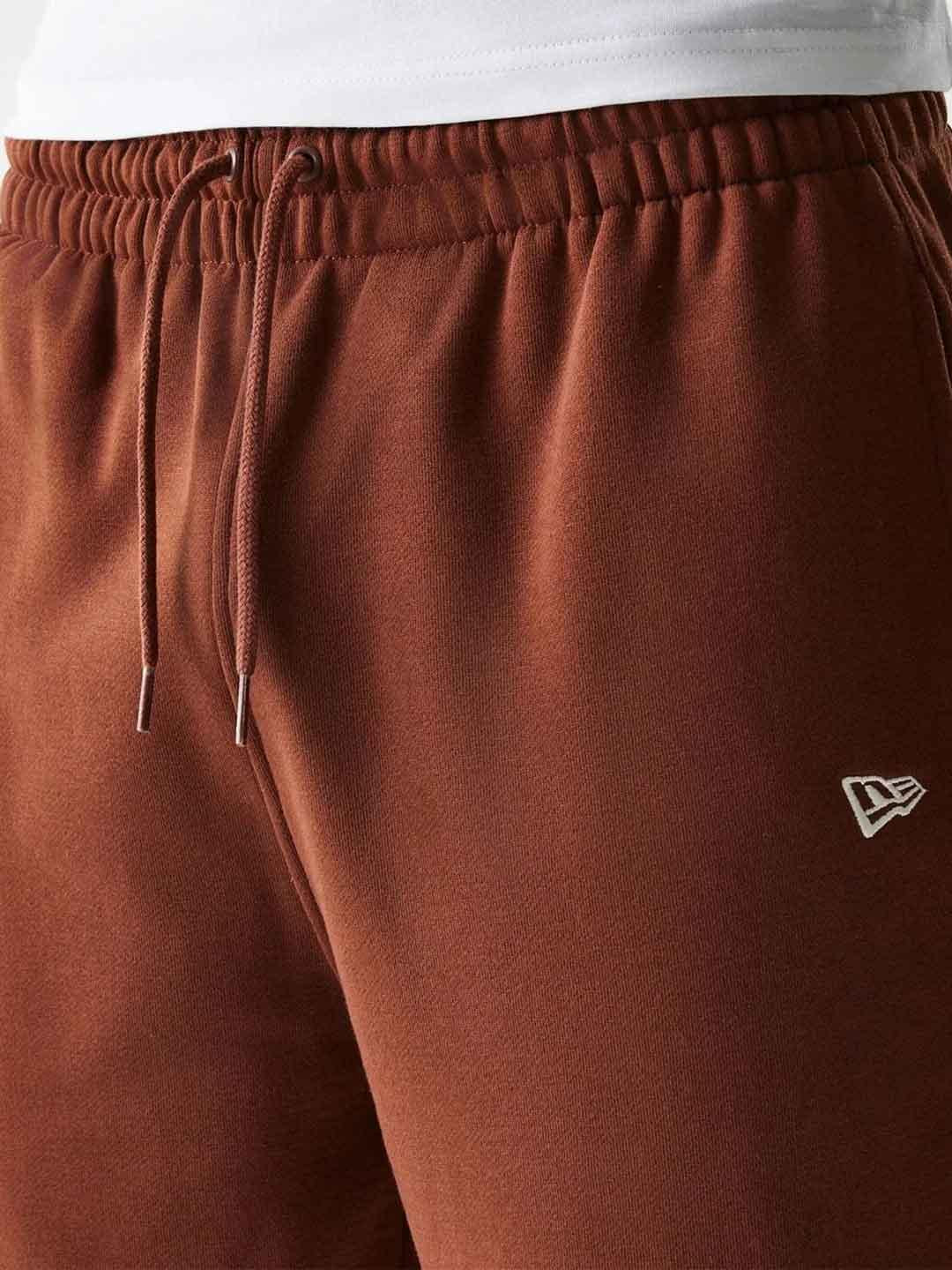 New Era pantalone marrone NY con logo bianco 60684472 MARRONE NEW ERA