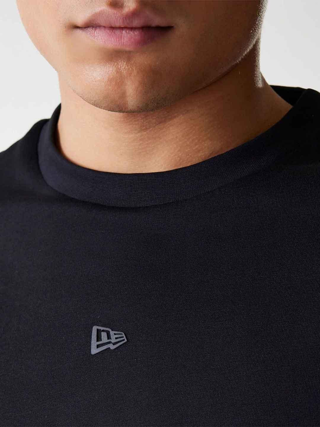 New Era t-shirt nero con logo nero 60684515 NERO NEW ERA