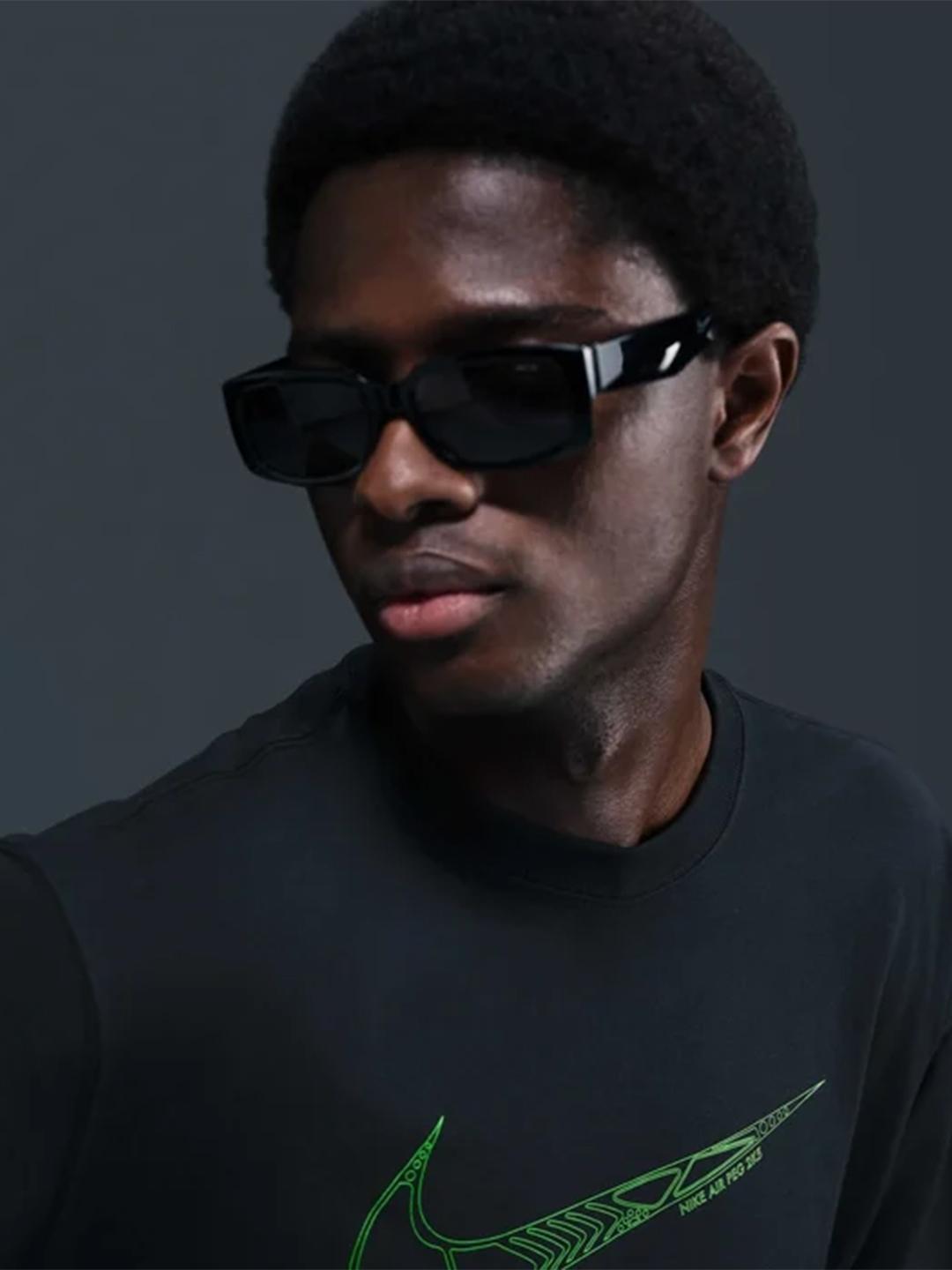 Nike t-shirt nero con logo verde HJ0746-010 NERO NIKE