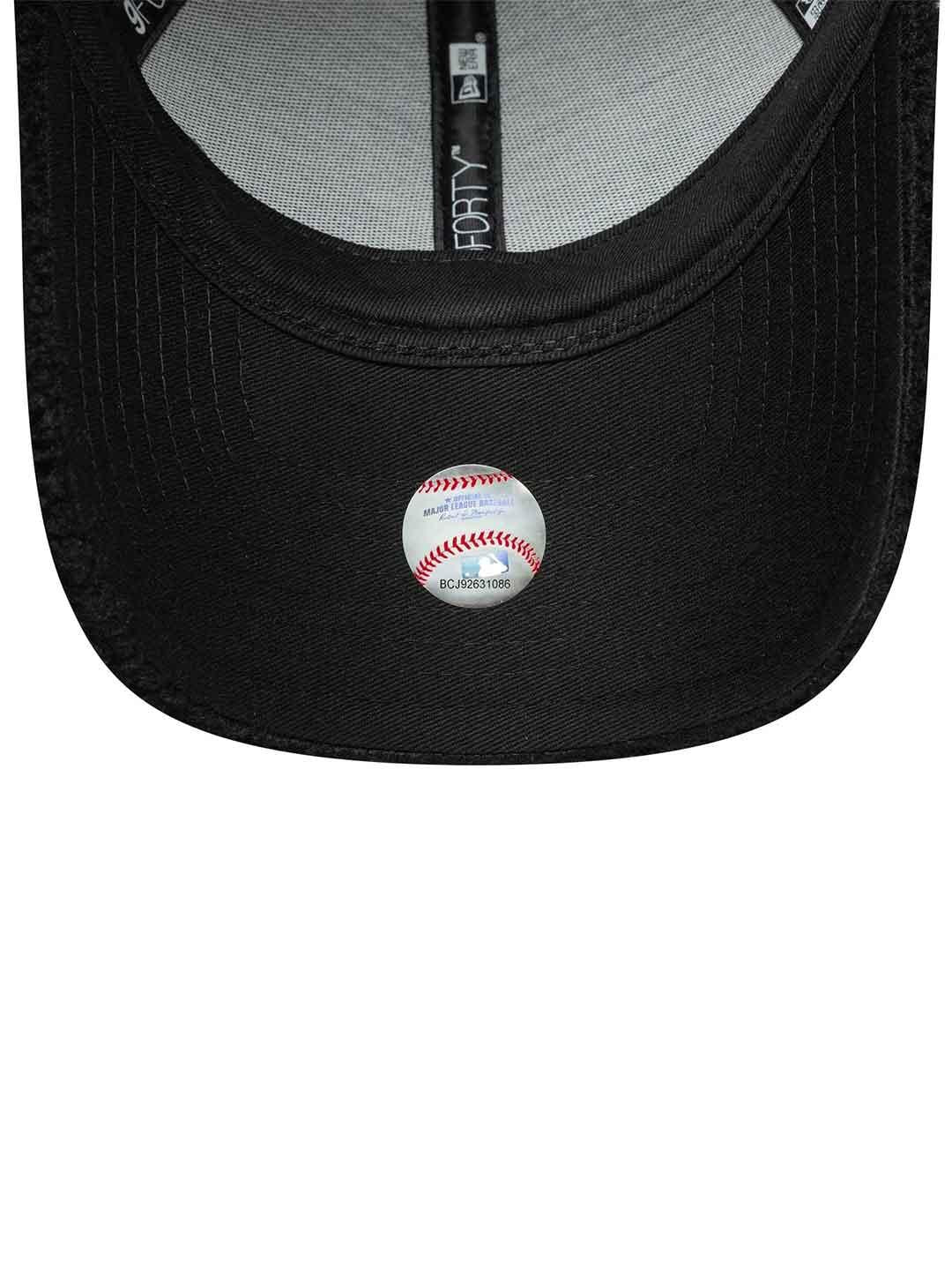 New Era 9FORTY cappello nero in teddy 60691331 NERO NEW ERA