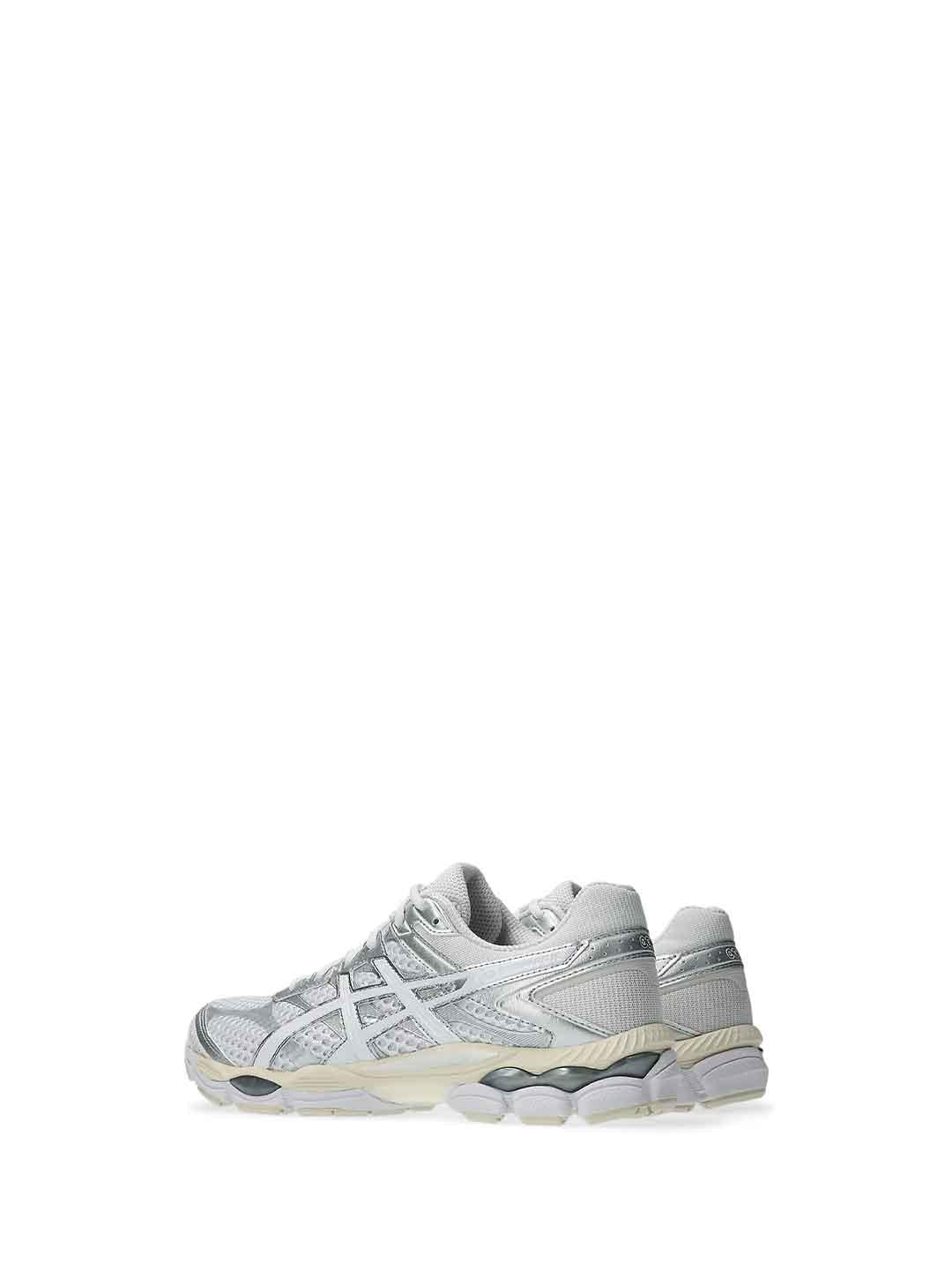Asics Gel-Cumulus 16 sneakers bianco e argento 1203A733 102 BIANCO ASICS