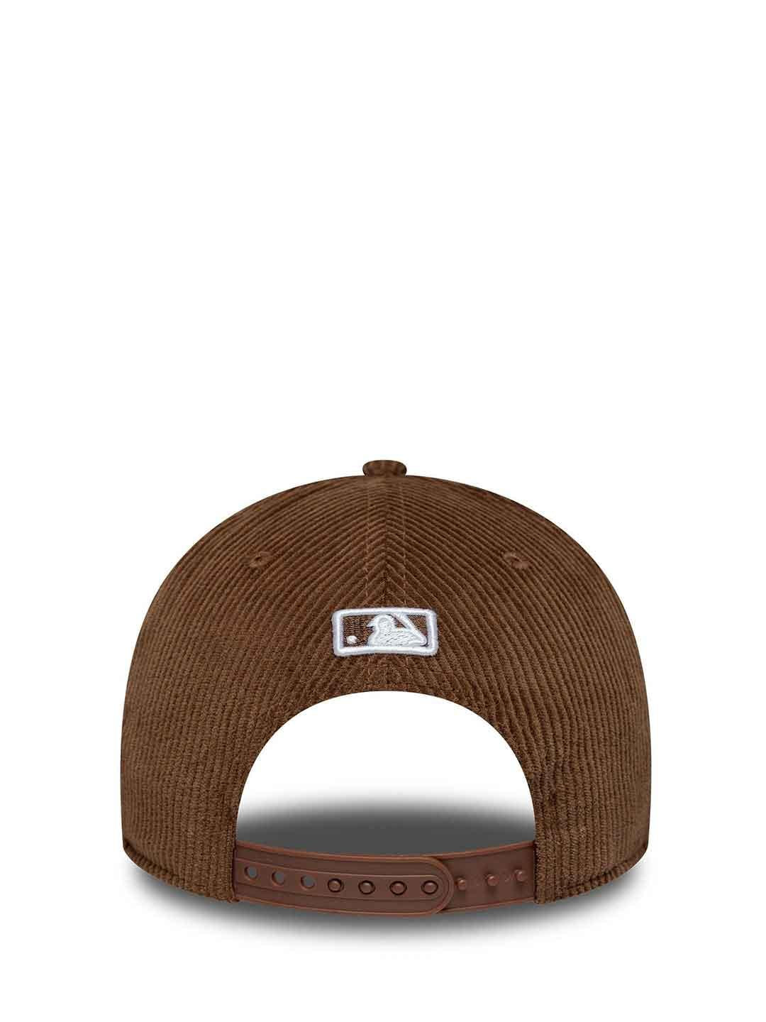 New Era 9FORTY cappello marrone a costine 60691054 MARRONE NEW ERA