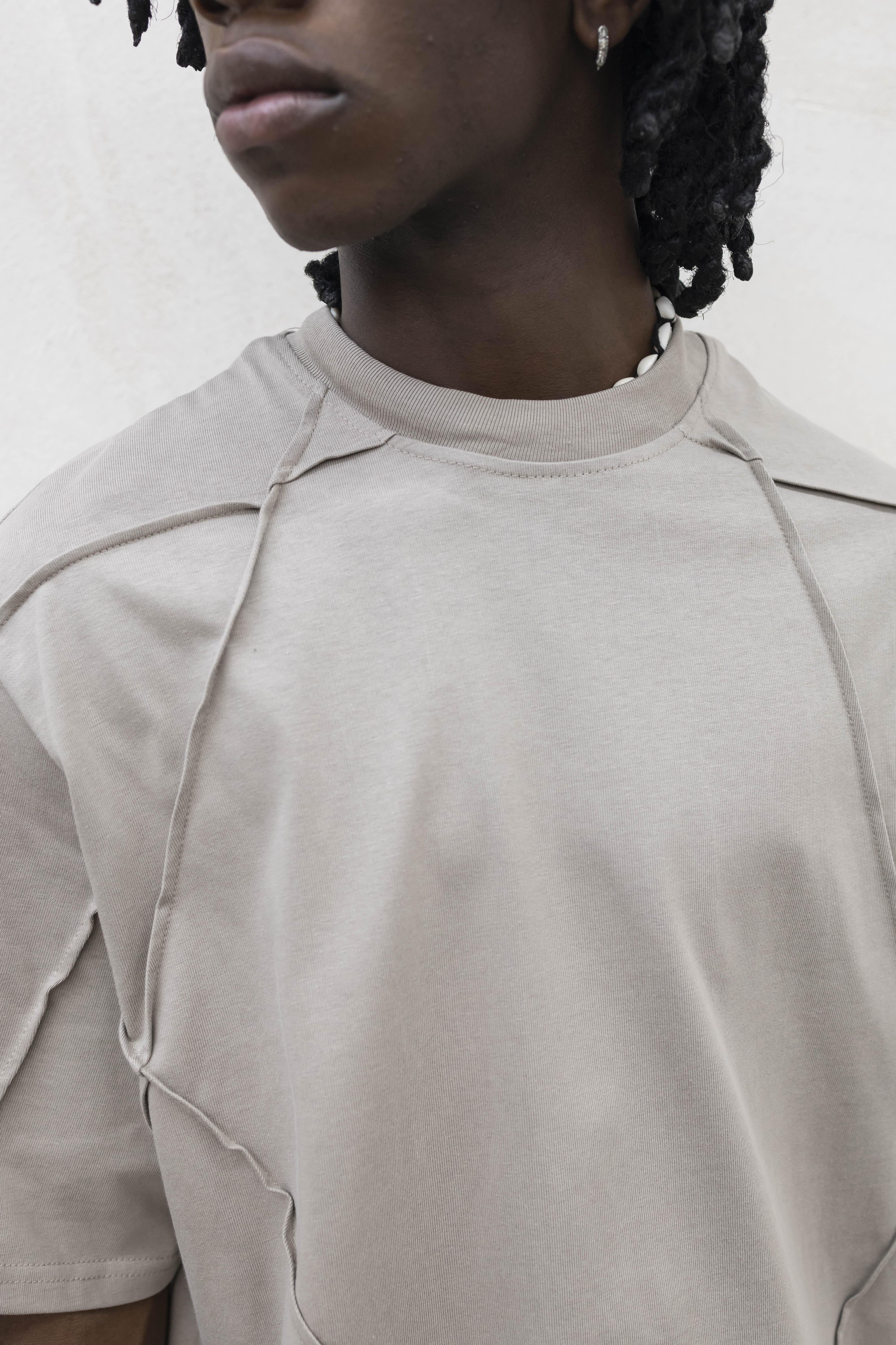 Present Day t-shirt beige con cuciture PRS008 BEIGE PRESENT DAY