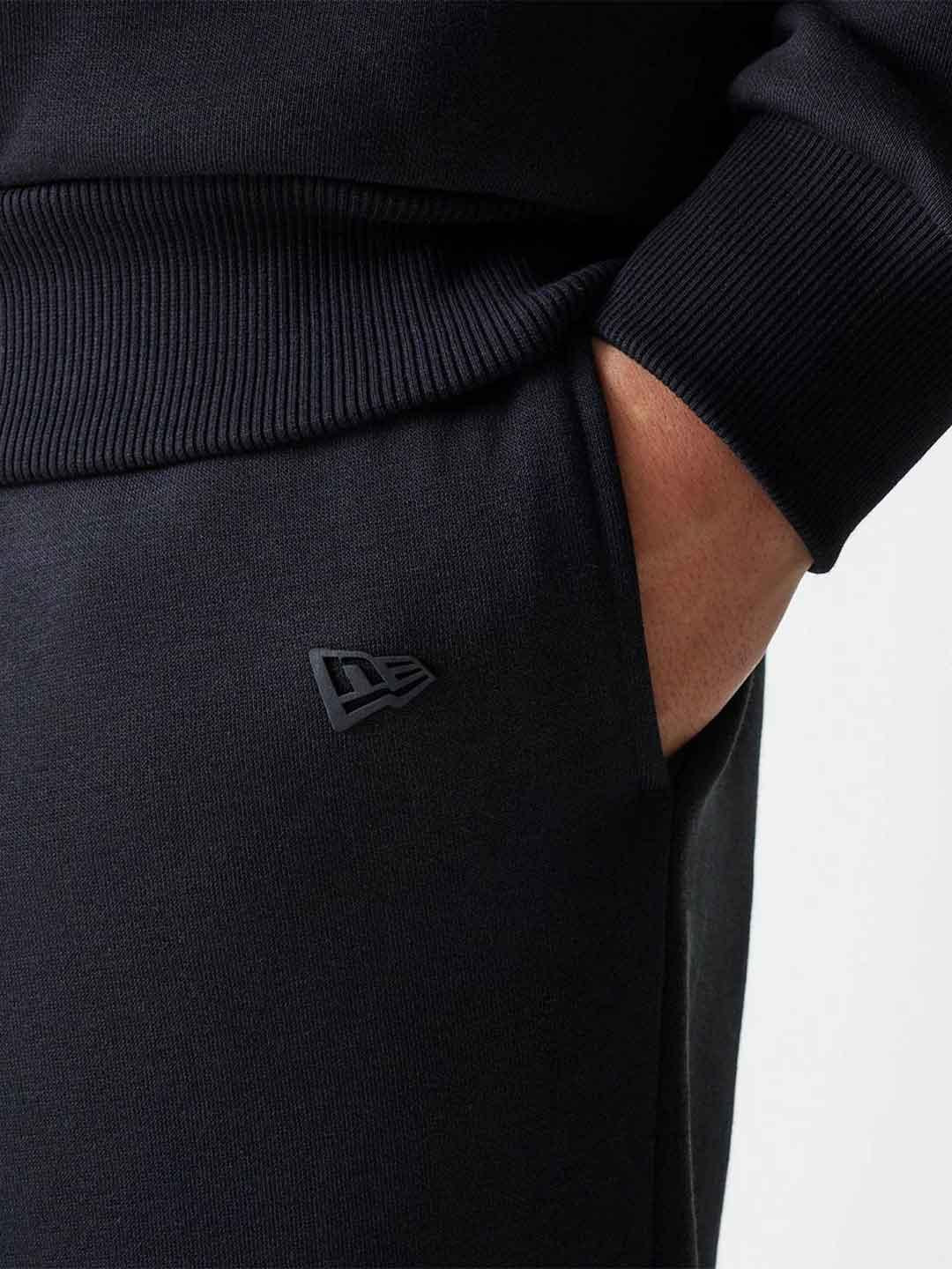 New Era pantaloni nero con logo nero 60580628 NERO NEW ERA