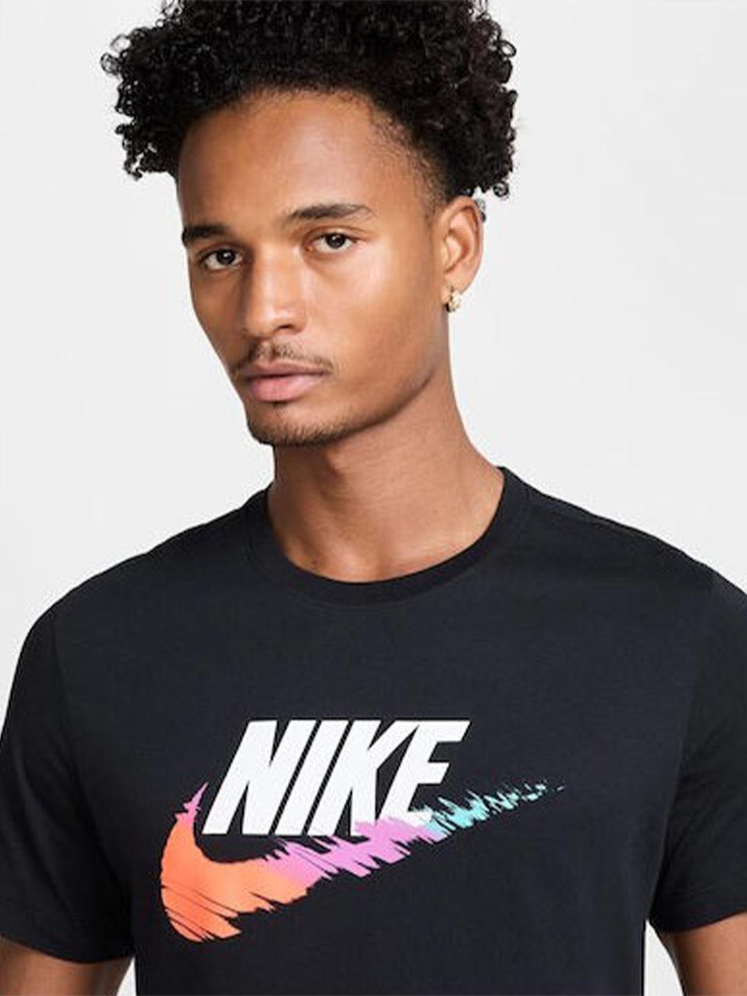 Nike t-shirt nero con logo multicolor HJ0568-010 NERO NIKE