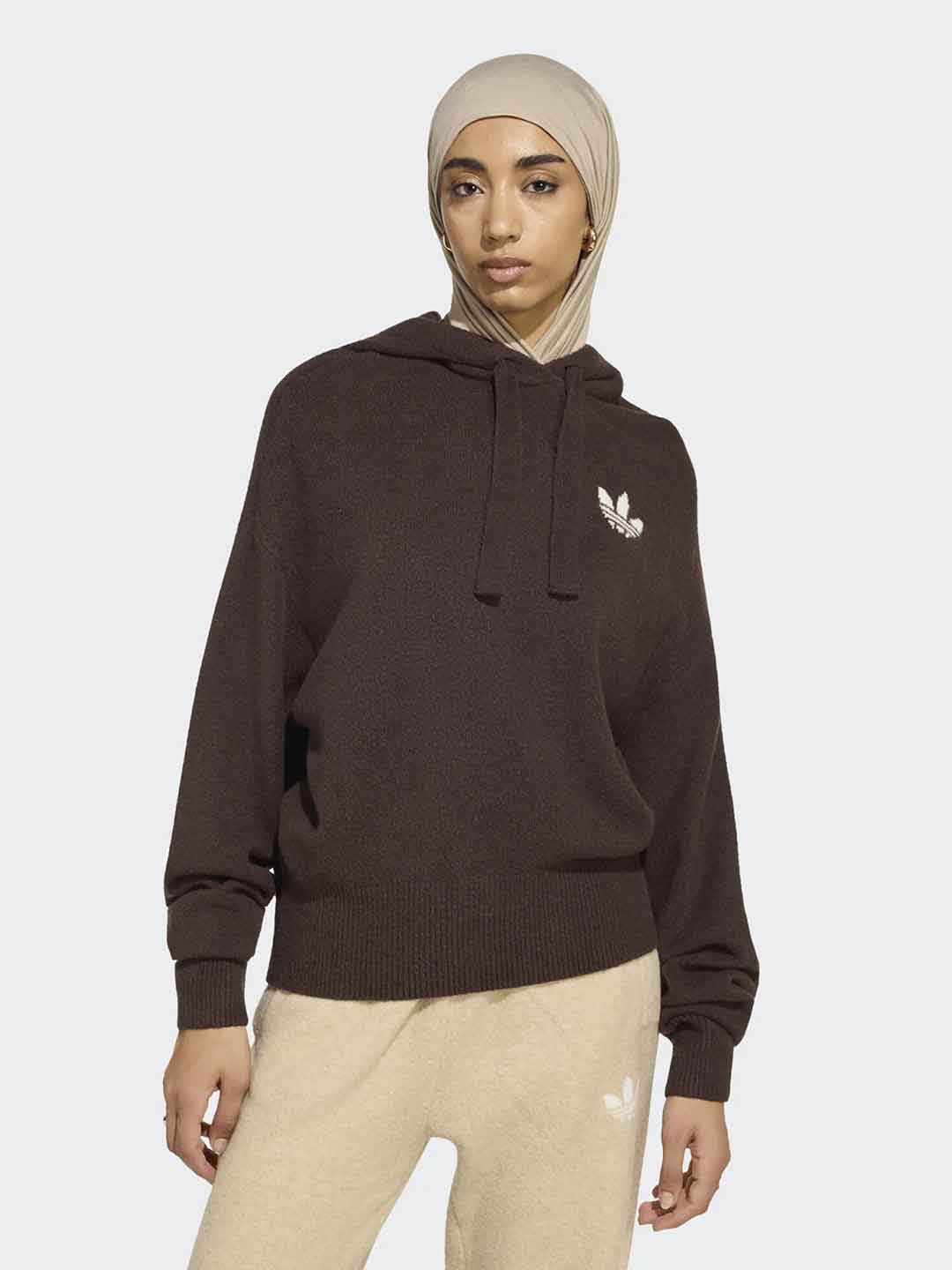Adidas Essential maglione marrone con cappuccio IA4448 MARRONE ADIDAS 