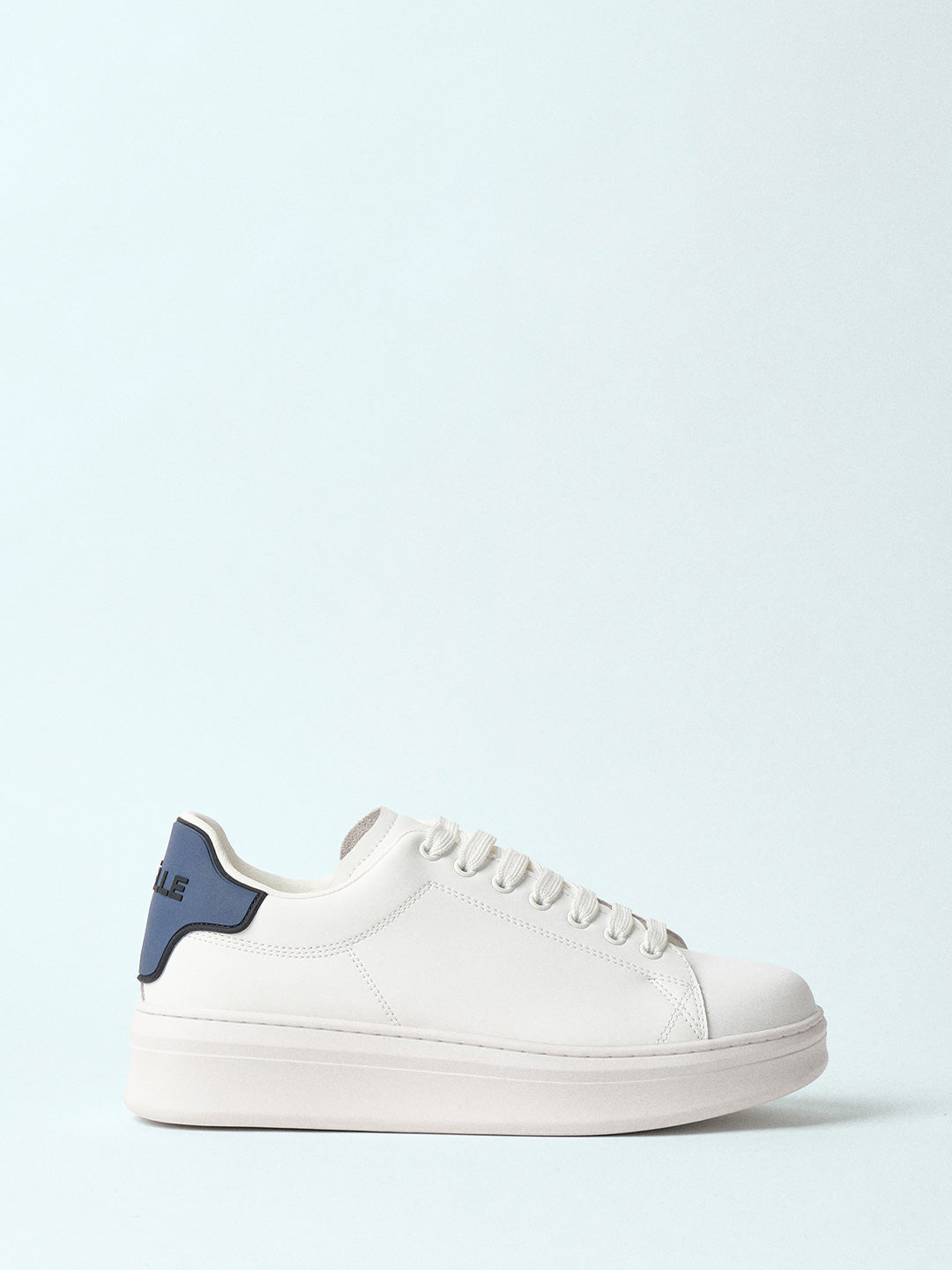 Gaelle Addict sneakers bianco con tab blu