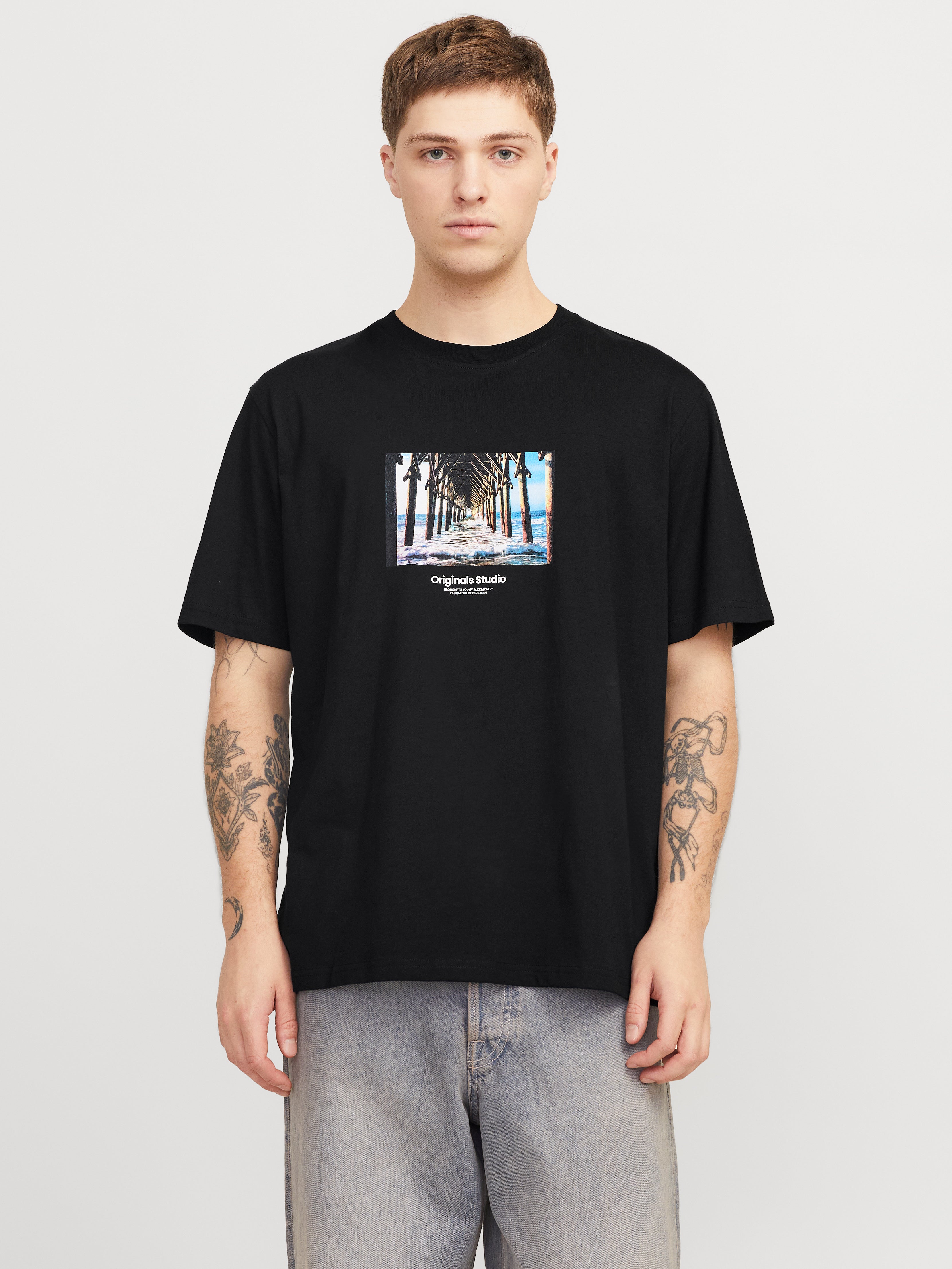 Jack & Jones t-shirt nero con grafica pontile 12250421 NERO JACK & JONES 