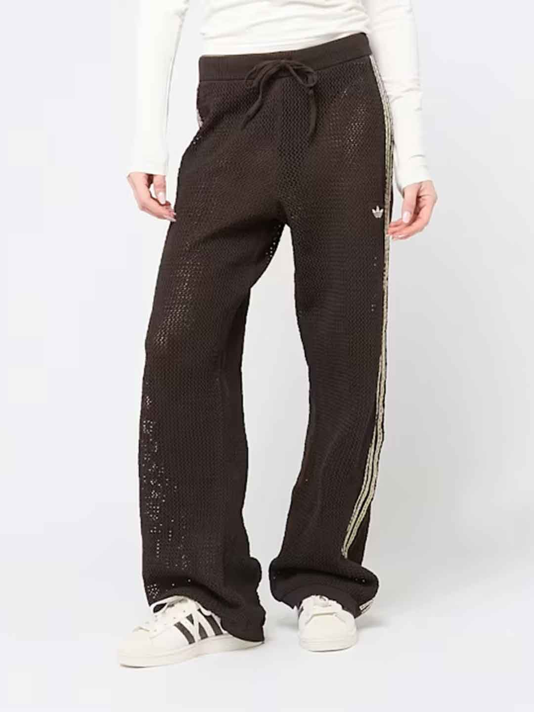 Adidas pantalone marrone in crochet con banda beige KQ6656 MARRONE ADIDAS 