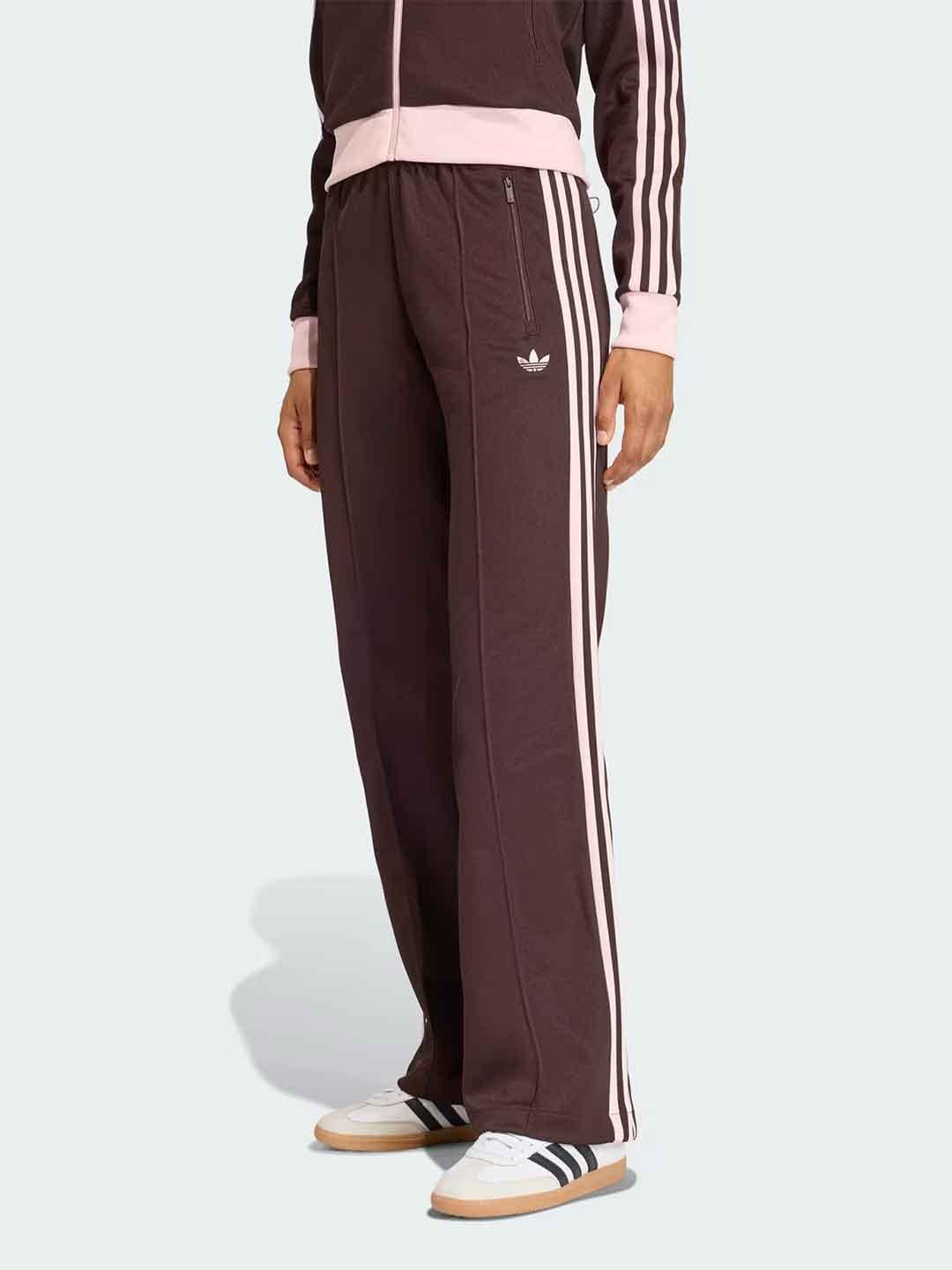 Adidas pantaloni marrone con bande rosa KD3749 MARRONE ADIDAS 