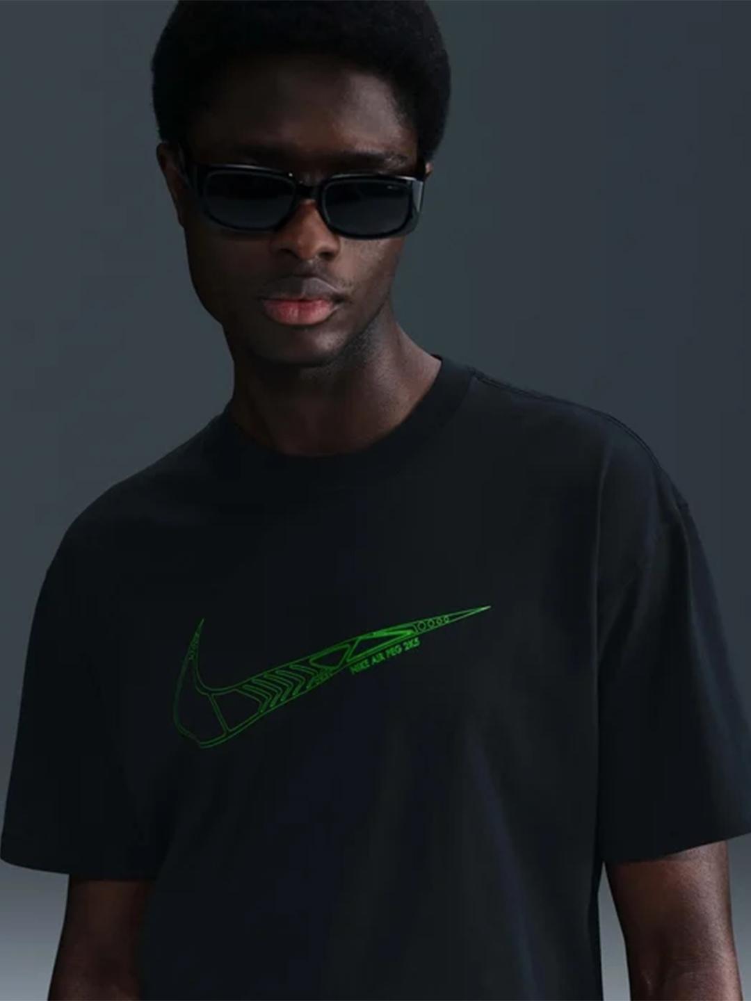 Nike t-shirt nero con logo verde HJ0746-010 NERO NIKE