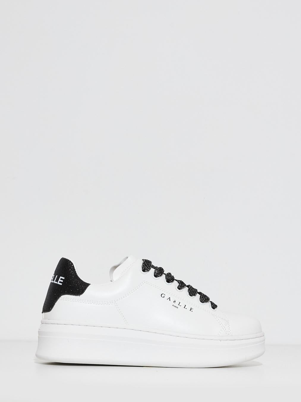 Gaelle sneakers basse bianco con tab nero glitterato GBCD2959N BIANCO GAELLE 