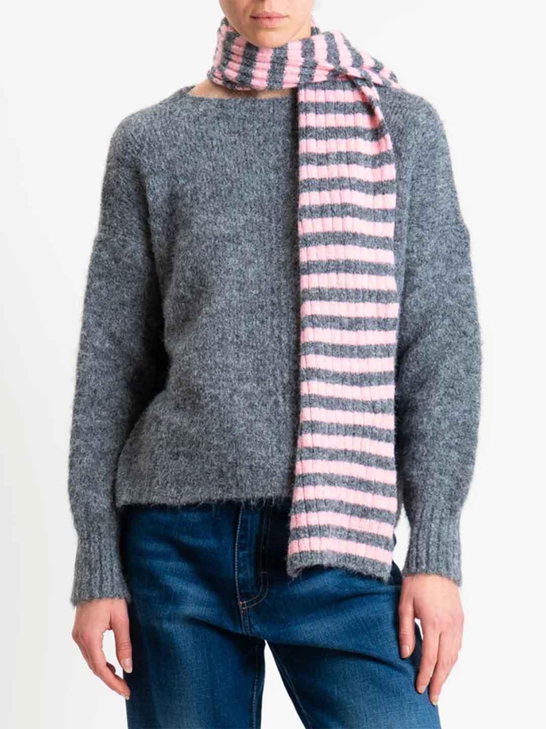 Tensione In maglione grigio con sciarpa 25905T GRIGIO TENSIONE IN 