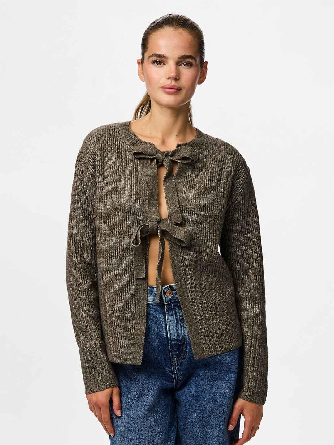 Pieces maglione marrone con fiocchi 17150235 MARRONE PIECES 