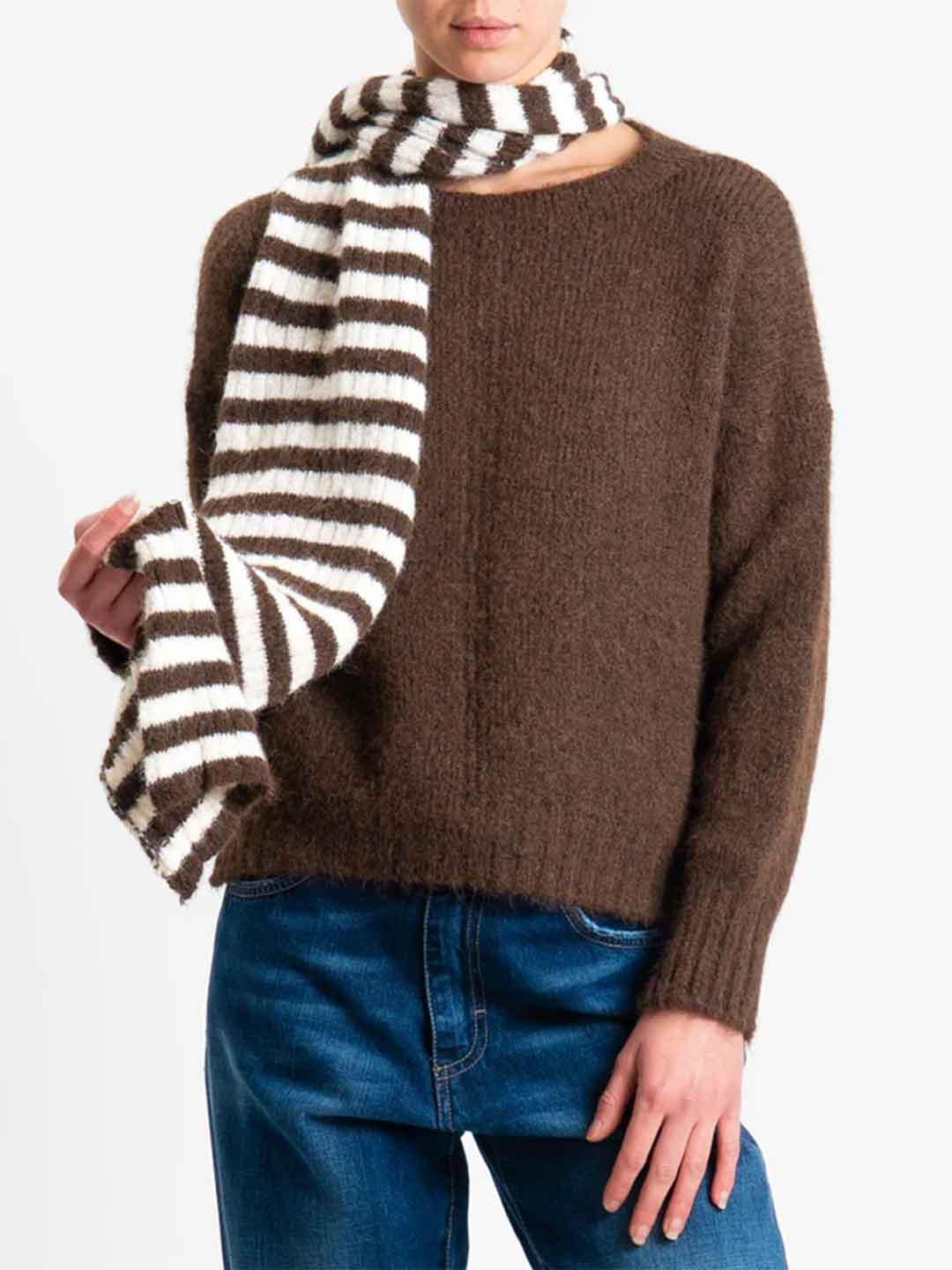 Tensione In maglione marrone con sciarpa 25905T MARRONE TENSIONE IN 