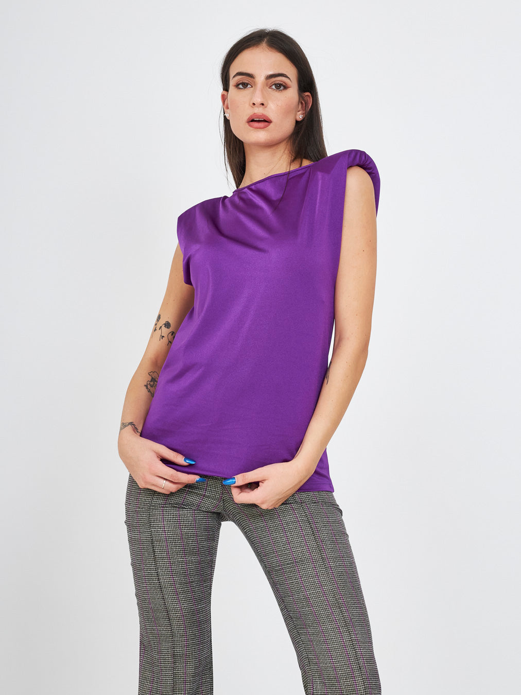 District Margherita Mazzei t-shirt with purple shoulder pads