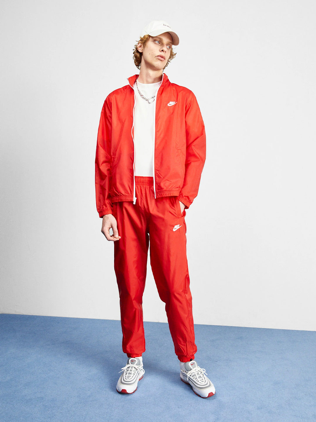 Nike coordinato rosso giacca con zip e pantaloni tuta