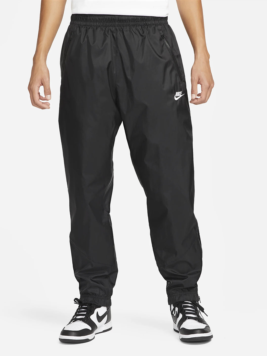 Nike Windrunner pantaloni nero con logo in contrasto