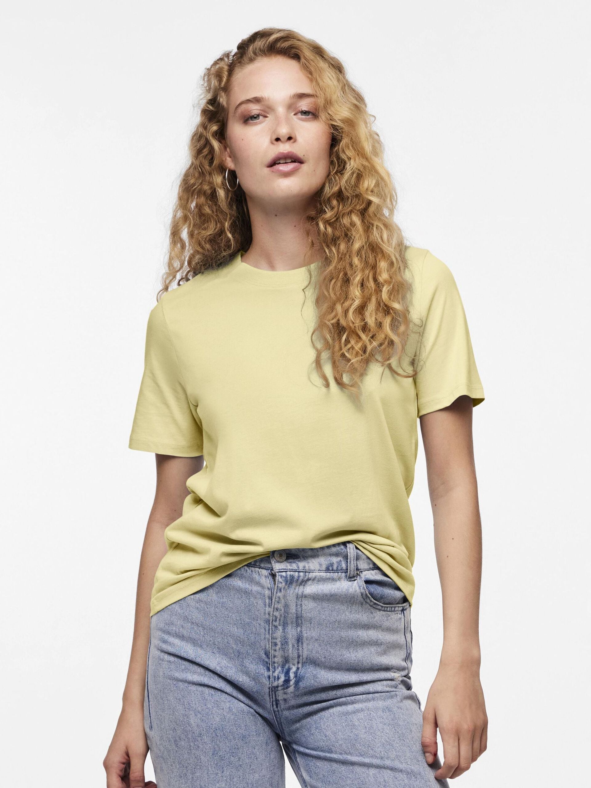 Pieces t-shirt giallo girocollo basic